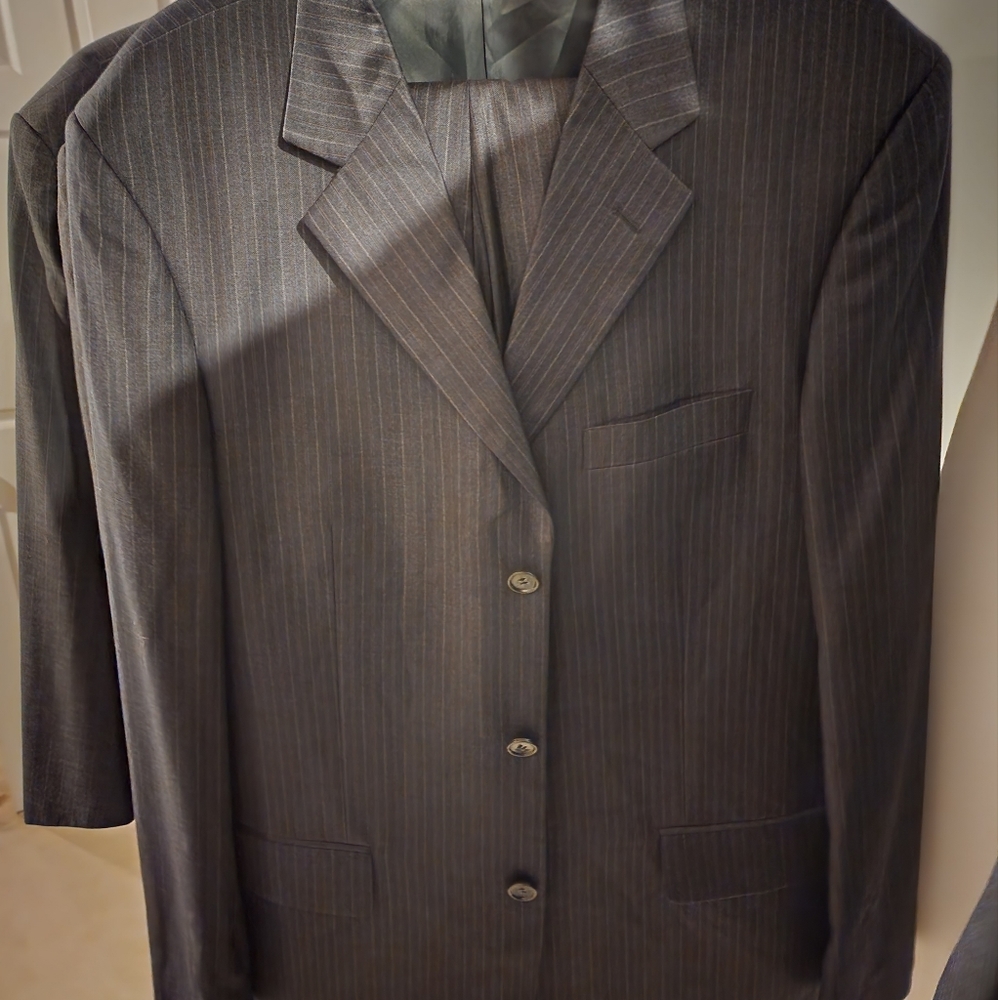 Covona Italy 42R 65% Taffeta 35% Rayon 3 Button.